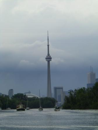 Blick auf den CN Tower von den Islands Blick auf den CN Tower von den Islands